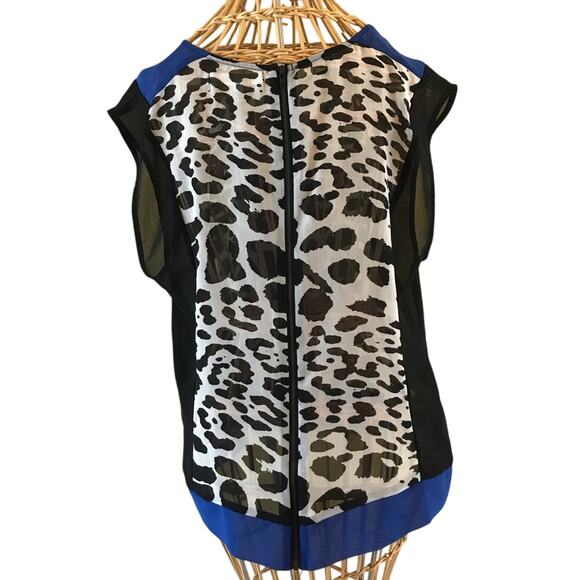 Robbi & Nikki Women's 6 Black White Blue Animal Print Sleeveless Top - Picture 4 of 5